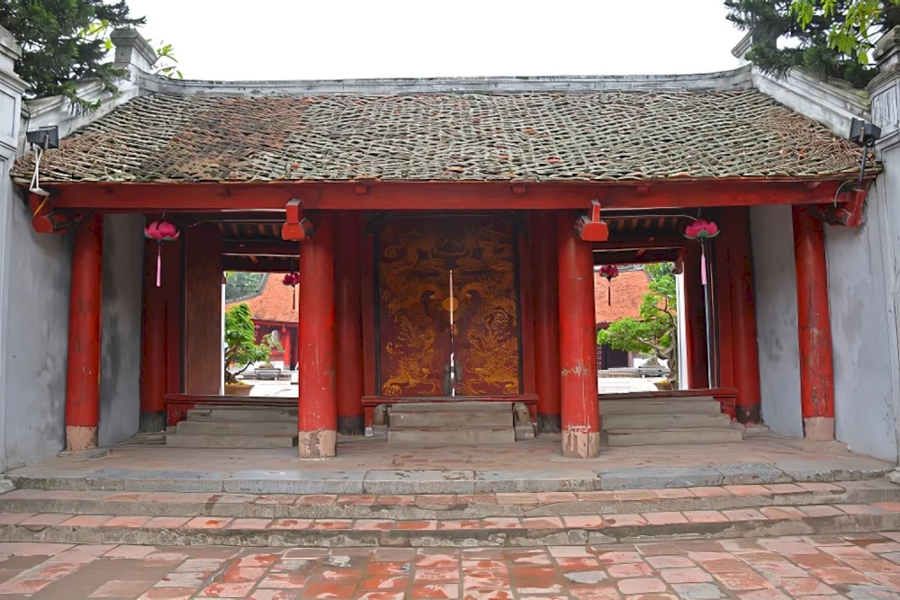 The Gate to Great Synthesis (Dai Thanh Mon) leads to the main sanctuary, where Confucius is honored (Source: Internet)